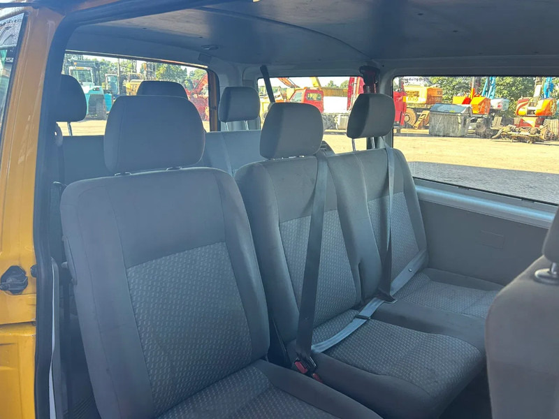 Volkswagen Transporter Kombi - Busz: 5 kép. Volkswagen Transporter Kombi - Busz: 5 kép.