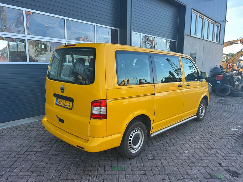 Volkswagen Transporter Kombi - Busz: 4 kép. Volkswagen Transporter Kombi - Busz: 4 kép.