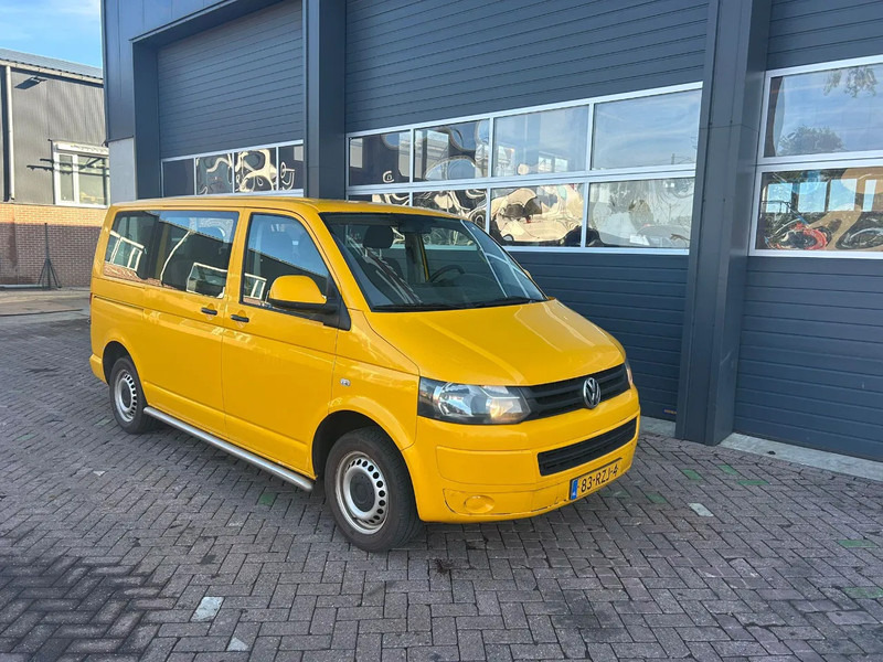 Volkswagen Transporter Kombi - Busz: 3 kép. Volkswagen Transporter Kombi - Busz: 3 kép.