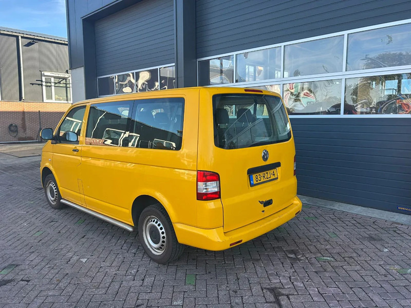 Volkswagen Transporter Kombi - Busz: 2 kép. Volkswagen Transporter Kombi - Busz: 2 kép.