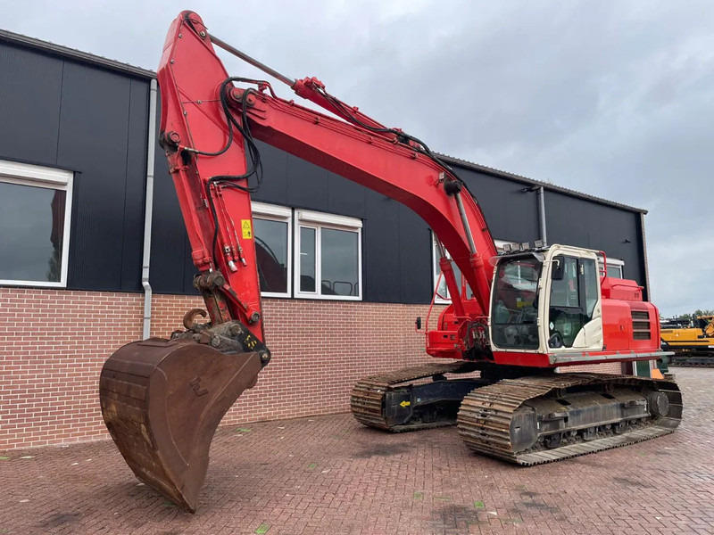 Hitachi ZX300LC-6 - Lánctalpas kotró: 1 kép. Hitachi ZX300LC-6 - Lánctalpas kotró: 1 kép.