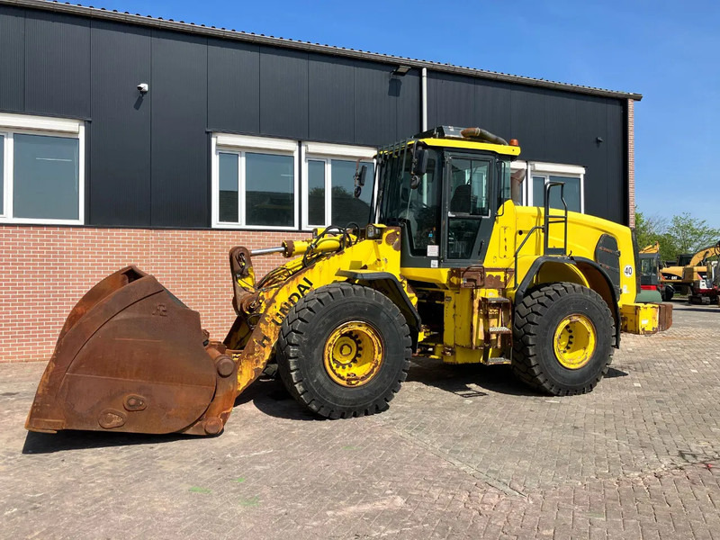 Hyundai HL960 - Gumikerekes homlokrakodó: 1 kép. Hyundai HL960 - Gumikerekes homlokrakodó: 1 kép.