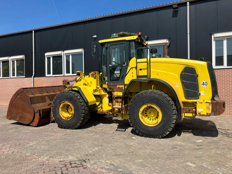 Hyundai HL960 - Gumikerekes homlokrakodó: 3 kép. Hyundai HL960 - Gumikerekes homlokrakodó: 3 kép.