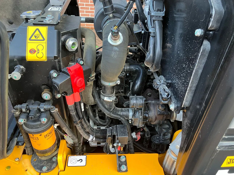 JCB 403 PLUS - Kompakt lánctalpas rakodó: 5 kép. JCB 403 PLUS - Kompakt lánctalpas rakodó: 5 kép.