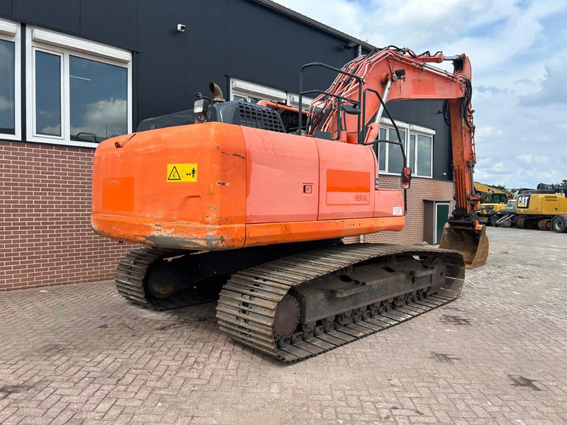 Komatsu PC 210LC-10 - Lánctalpas kotró: 2 kép. Komatsu PC 210LC-10 - Lánctalpas kotró: 2 kép.