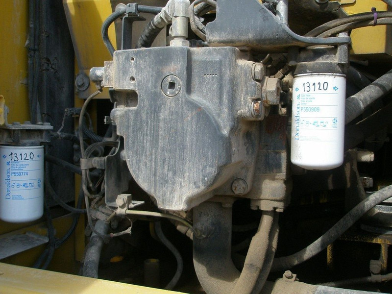 Komatsu PC 240LC-10 - Lánctalpas kotró: 5 kép. Komatsu PC 240LC-10 - Lánctalpas kotró: 5 kép.