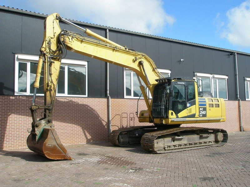 Komatsu PC 240LC-10 - Lánctalpas kotró: 1 kép. Komatsu PC 240LC-10 - Lánctalpas kotró: 1 kép.