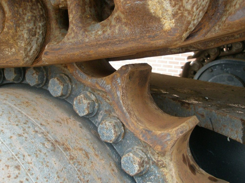 Komatsu PC 600LC-7K - Lánctalpas kotró: 5 kép. Komatsu PC 600LC-7K - Lánctalpas kotró: 5 kép.