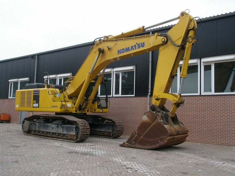 Komatsu PC 600LC-7K - Lánctalpas kotró: 3 kép. Komatsu PC 600LC-7K - Lánctalpas kotró: 3 kép.