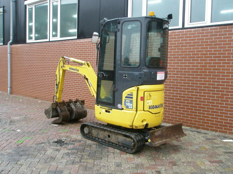 Komatsu PC16R-3HS - Minikotró: 2 kép. Komatsu PC16R-3HS - Minikotró: 2 kép.