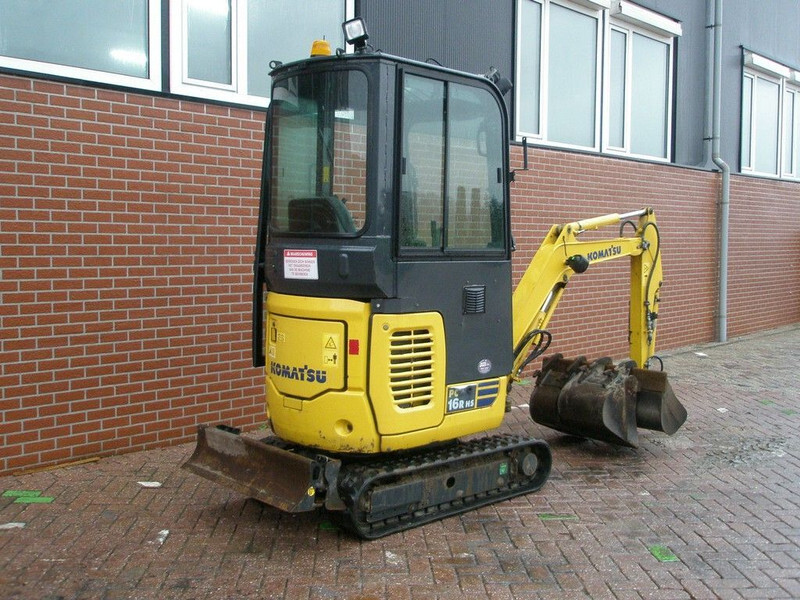 Komatsu PC16R-3HS - Minikotró: 3 kép. Komatsu PC16R-3HS - Minikotró: 3 kép.