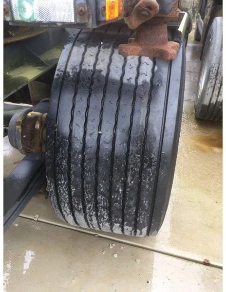 Krone AZ - Pótkocsi cserefelépítményes: 3 kép. Krone AZ - Pótkocsi cserefelépítményes: 3 kép.