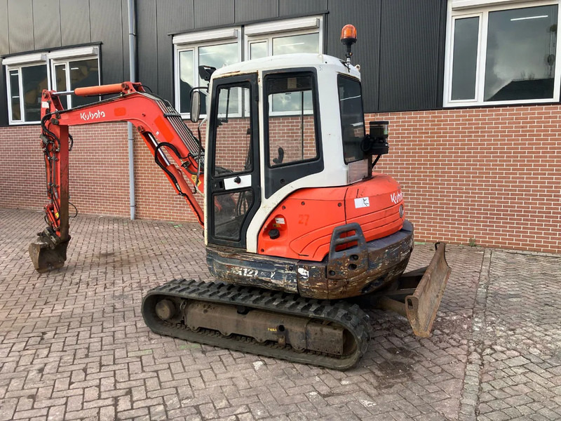 Kubota KX121-3a - Minikotró: 4 kép. Kubota KX121-3a - Minikotró: 4 kép.