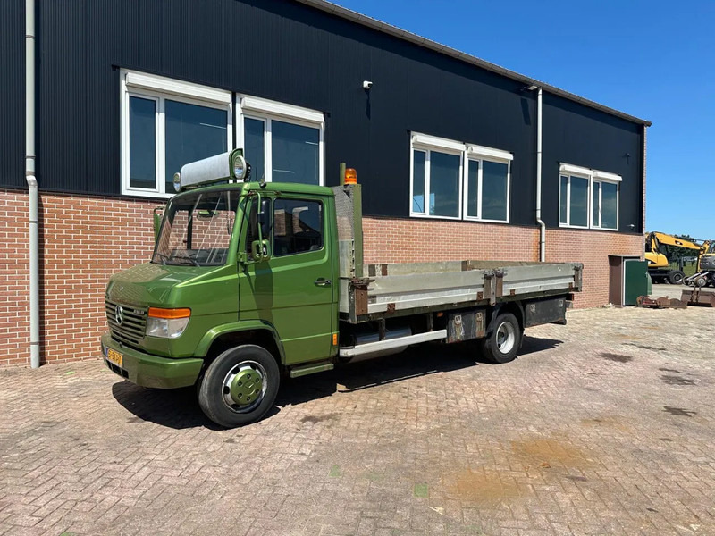 Mercedes-Benz Vario 816D - Platós teherautó: 1 kép. Mercedes-Benz Vario 816D - Platós teherautó: 1 kép.