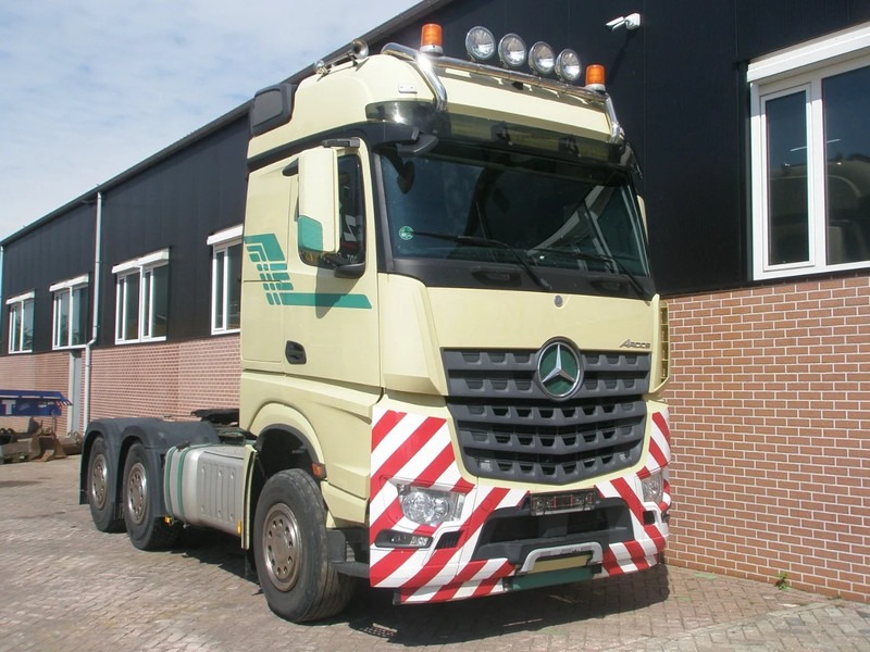 Mercedes-Benz Arocs 3351 3351 120 Ton - Nyergesvontató: 4 kép. Mercedes-Benz Arocs 3351 3351 120 Ton - Nyergesvontató: 4 kép.