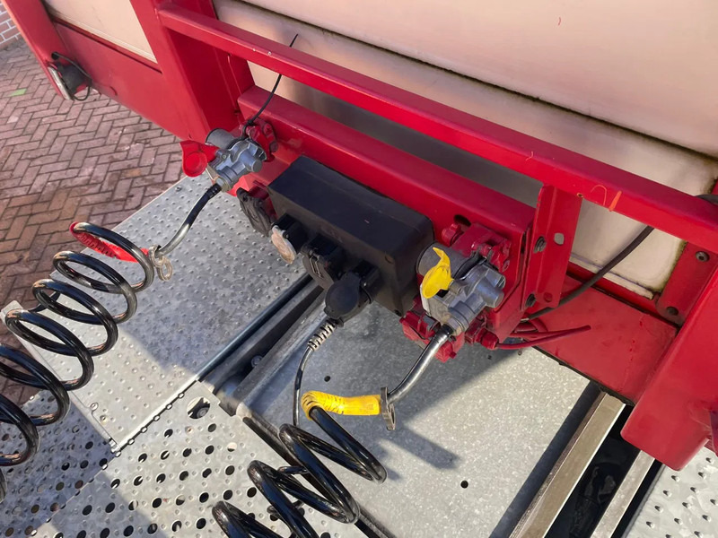 Pacton T4-001 - Platós félpótkocsi: 5 kép. Pacton T4-001 - Platós félpótkocsi: 5 kép.