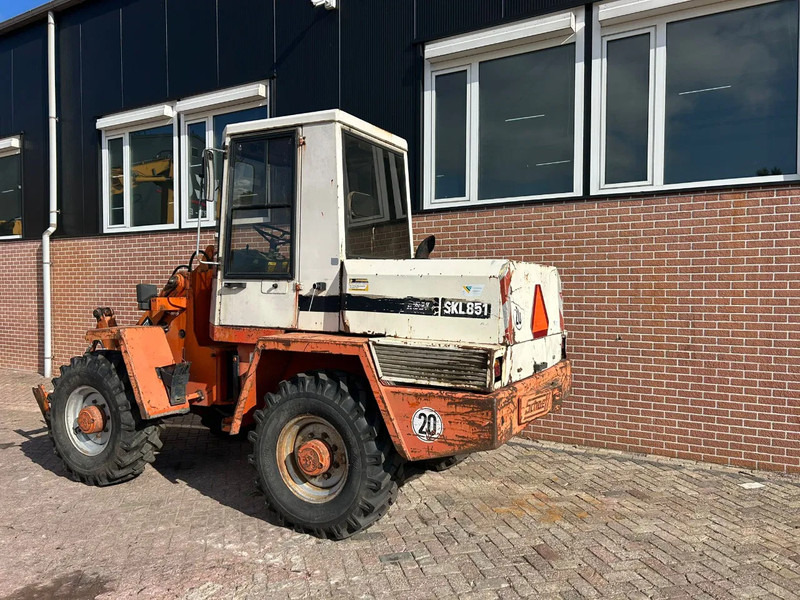 Schaeff SKL851 - Gumikerekes homlokrakodó: 2 kép. Schaeff SKL851 - Gumikerekes homlokrakodó: 2 kép.