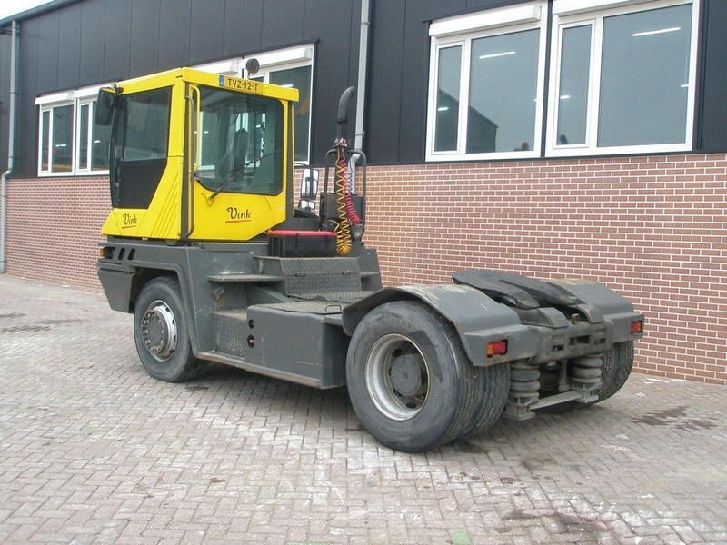 Terberg RT 222 RT220 4x4 - Terminál targoncá: 2 kép. Terberg RT 222 RT220 4x4 - Terminál targoncá: 2 kép.