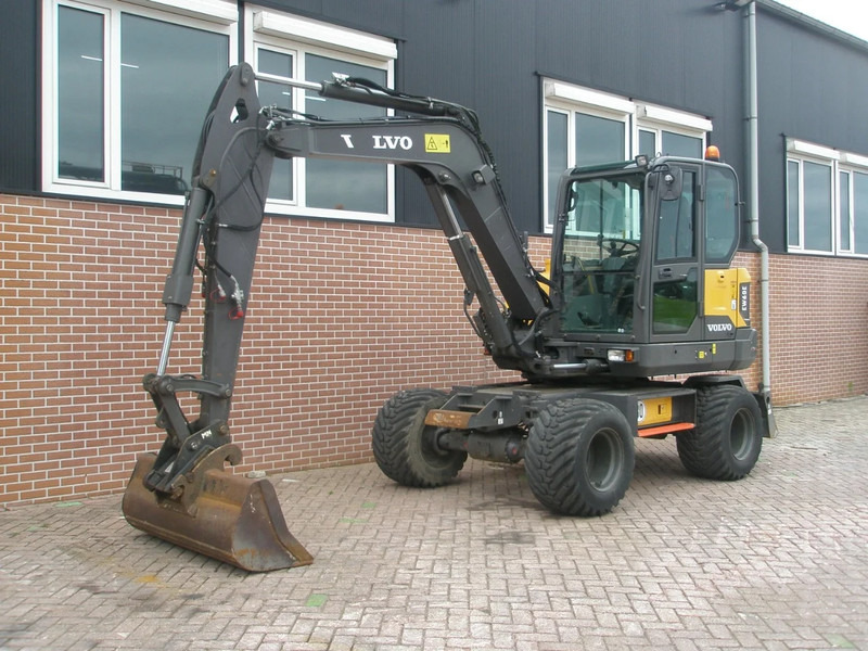 Volvo EW60E - Gumikerekes kotró: 1 kép. Volvo EW60E - Gumikerekes kotró: 1 kép.