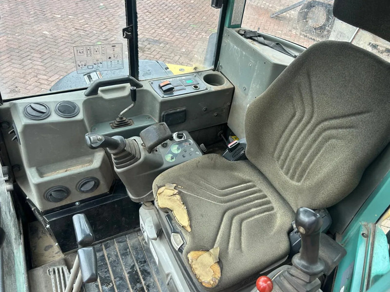 Minikotró Yanmar VIO57-U: 8 kép. Minikotró Yanmar VIO57-U: 8 kép.