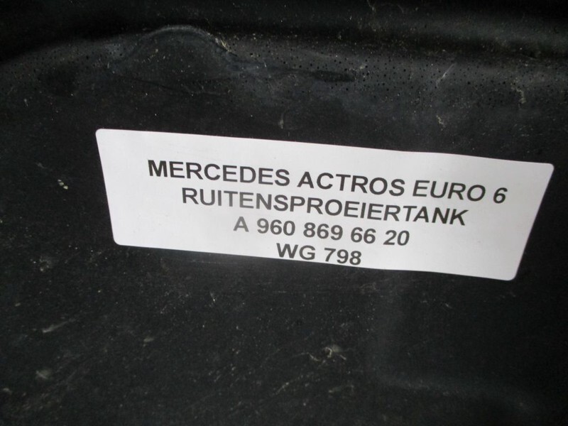 Mercedes-Benz ACTROS A 960 869 66 20 RUITENSPROEIERRESERVOIR EURO 6 - Alkatrész - Kisteherautó: 2 kép. Mercedes-Benz ACTROS A 960 869 66 20 RUITENSPROEIERRESERVOIR EURO 6 - Alkatrész - Kisteherautó: 2 kép.