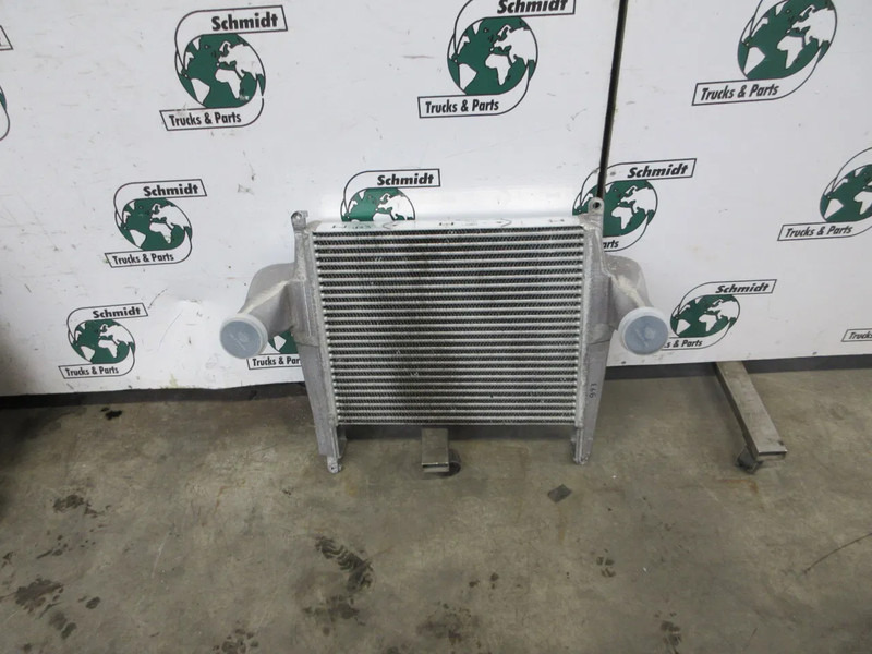 DAF 1708456 // 1708449 RADIATEUR INTERCOOLER DAF 230 LF MODEL 2020 - Radiátor - Teherautó: 3 kép. DAF 1708456 // 1708449 RADIATEUR INTERCOOLER DAF 230 LF MODEL 2020 - Radiátor - Teherautó: 3 kép.