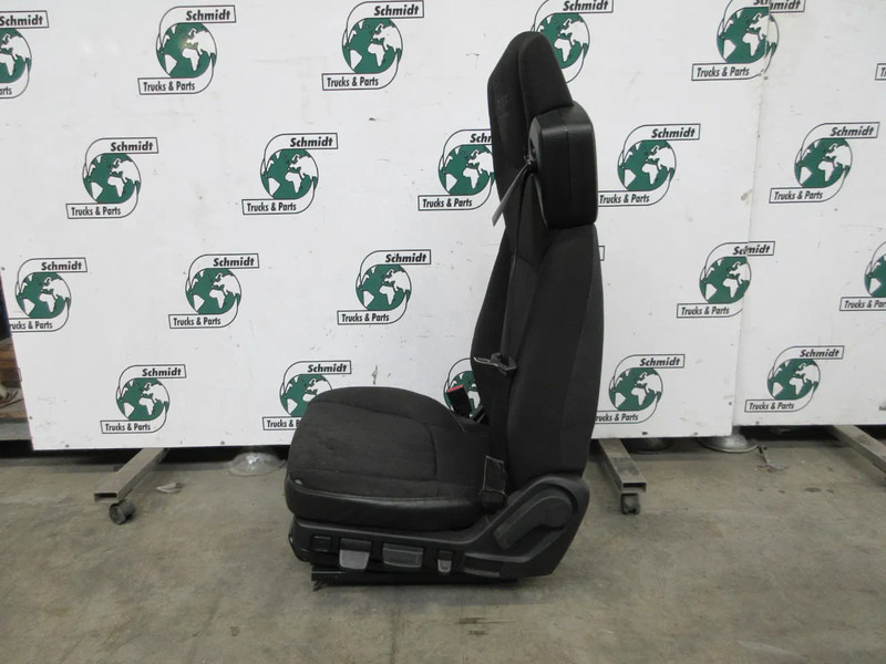 DAF 1715495 //1715487 STOELEN SET DAF LF 230 EURO 6 MODEL 2020 - Ülés - Teherautó: 3 kép. DAF 1715495 //1715487 STOELEN SET DAF LF 230 EURO 6 MODEL 2020 - Ülés - Teherautó: 3 kép.