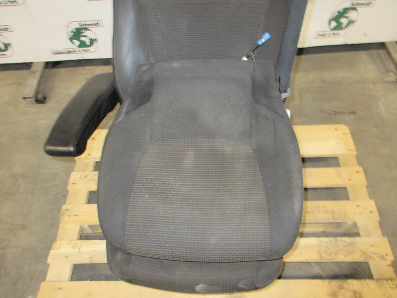 DAF 1978978 STOEL DAF XF 440 EURO 6 LINKS - Ülés - Teherautó: 5 kép. DAF 1978978 STOEL DAF XF 440 EURO 6 LINKS - Ülés - Teherautó: 5 kép.