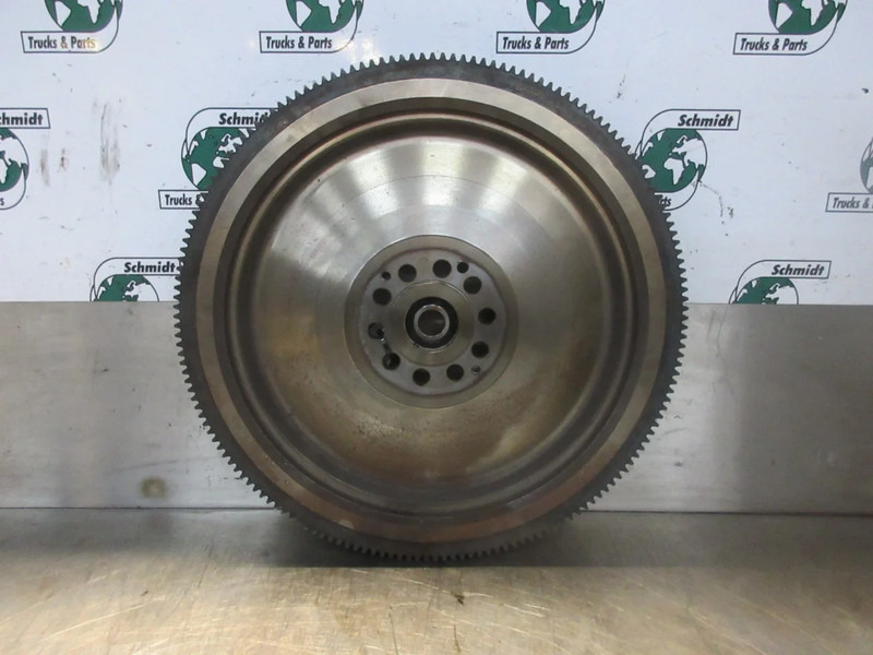 DAF 2051355 VLIEGWIEL DAF XF CF MX 11 U 3 MOTOR EURO 6 - Lendkerék - Teherautó: 2 kép. DAF 2051355 VLIEGWIEL DAF XF CF MX 11 U 3 MOTOR EURO 6 - Lendkerék - Teherautó: 2 kép.