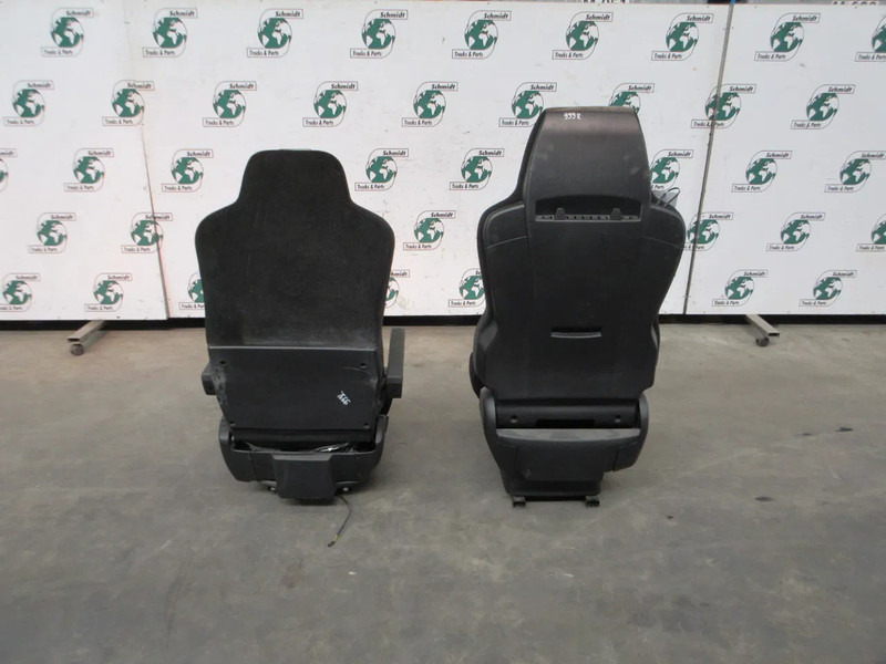 DAF 81.62307-6681 // 81.62307-6628 STOELEN SET MAN 18.500 MODEL 2020 - Ülés - Teherautó: 3 kép. DAF 81.62307-6681 // 81.62307-6628 STOELEN SET MAN 18.500 MODEL 2020 - Ülés - Teherautó: 3 kép.