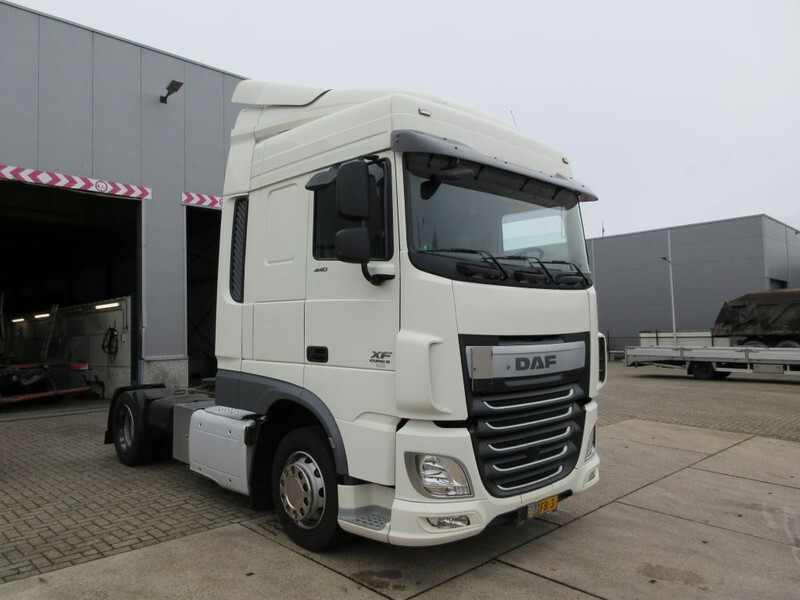 DAF XF 106 CABINE COMPLEET - Fülke és belső tér - Teherautó: 2 kép. DAF XF 106 CABINE COMPLEET - Fülke és belső tér - Teherautó: 2 kép.
