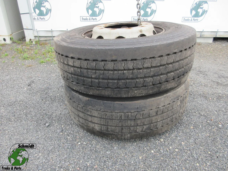 DUNLOP 315 / 70 R 22.5 VOORBAND MET STAAL WIEL - Gumiabroncs - Teherautó: 1 kép. DUNLOP 315 / 70 R 22.5 VOORBAND MET STAAL WIEL - Gumiabroncs - Teherautó: 1 kép.