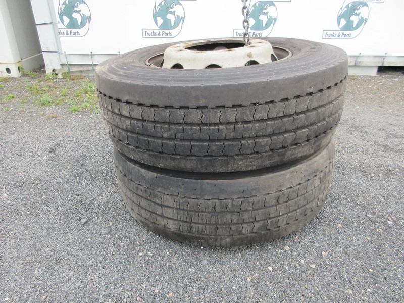 DUNLOP 315 / 70 R 22.5 VOORBAND MET STAAL WIEL - Gumiabroncs - Teherautó: 3 kép. DUNLOP 315 / 70 R 22.5 VOORBAND MET STAAL WIEL - Gumiabroncs - Teherautó: 3 kép.