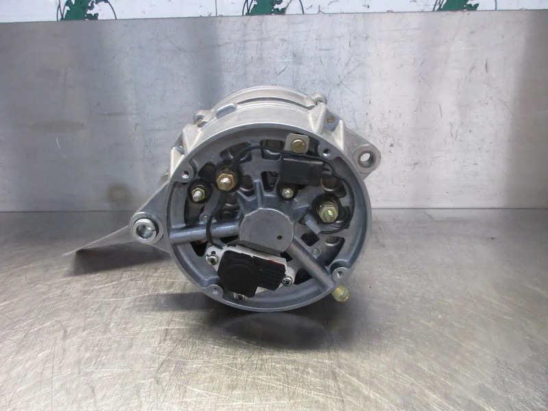 Iveco 0 120 689 524 BOSCH DYNAMO IVECO EURO 2 NIEUWE OP VOORRAAD - Generátor - Teherautó: 4 kép. Iveco 0 120 689 524 BOSCH DYNAMO IVECO EURO 2 NIEUWE OP VOORRAAD - Generátor - Teherautó: 4 kép.