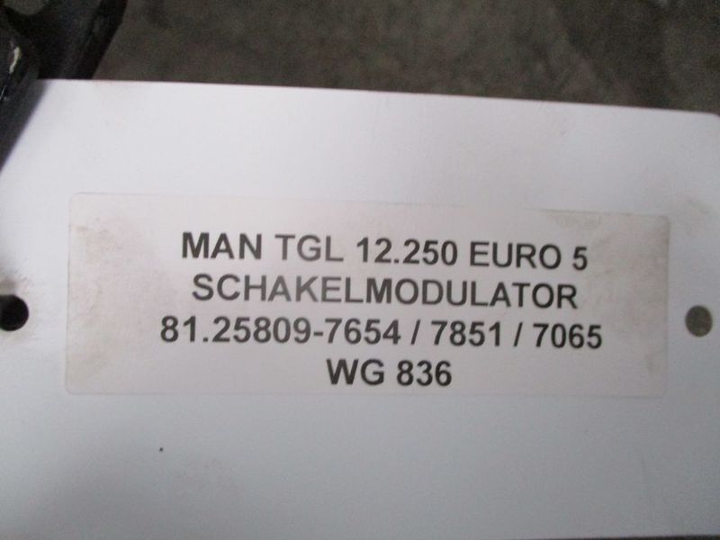 MAN 81.25809-7654//7851//7065 SCHAKEL MODULATOR TGL TGM TGS TGX - Kuplung és alkatrészek - Teherautó: 3 kép. MAN 81.25809-7654//7851//7065 SCHAKEL MODULATOR TGL TGM TGS TGX - Kuplung és alkatrészek - Teherautó: 3 kép.