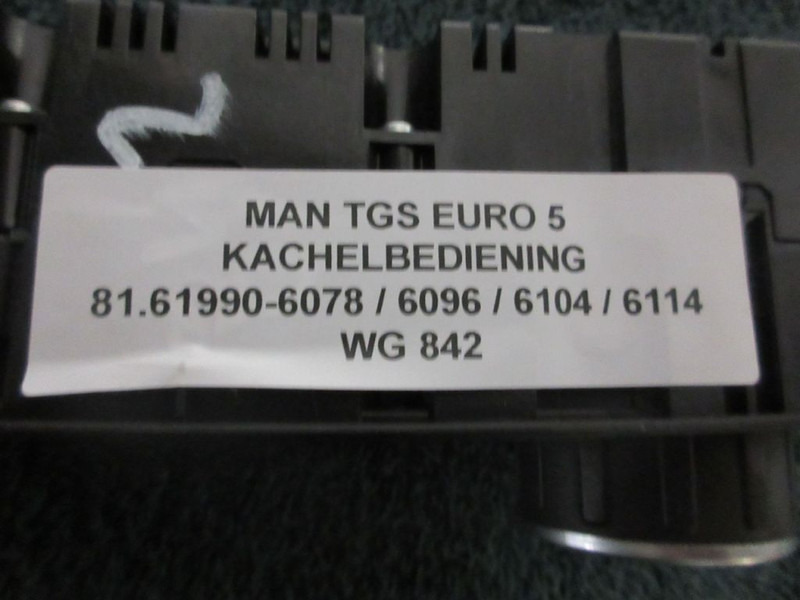 MAN 81.61990-6078 / 6096 / 6104 / 6114 / Kachelbediening - Elektromos rendszer - Teherautó: 4 kép. MAN 81.61990-6078 / 6096 / 6104 / 6114 / Kachelbediening - Elektromos rendszer - Teherautó: 4 kép.