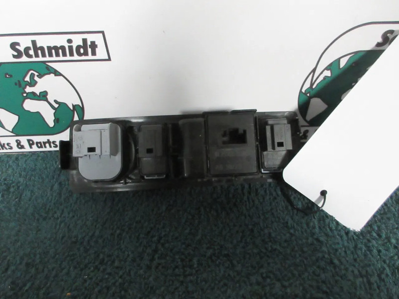 MAN 81.62630-5117 RAAMMODULEN LINKS MAN TGM 18.250 EURO 6 MODEL 2024 - Elektromos rendszer - Teherautó: 2 kép. MAN 81.62630-5117 RAAMMODULEN LINKS MAN TGM 18.250 EURO 6 MODEL 2024 - Elektromos rendszer - Teherautó: 2 kép.