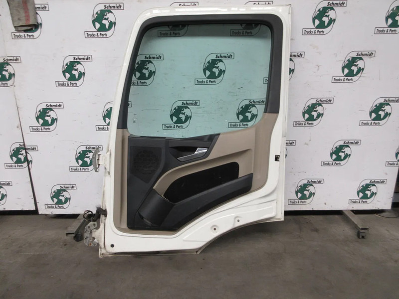 Mercedes-Benz A 960 720 26 03 DEUR MERCEDES MP4 RECHTS MODEL 2018 - Ajtó és alkatrészek - Teherautó: 4 kép. Mercedes-Benz A 960 720 26 03 DEUR MERCEDES MP4 RECHTS MODEL 2018 - Ajtó és alkatrészek - Teherautó: 4 kép.