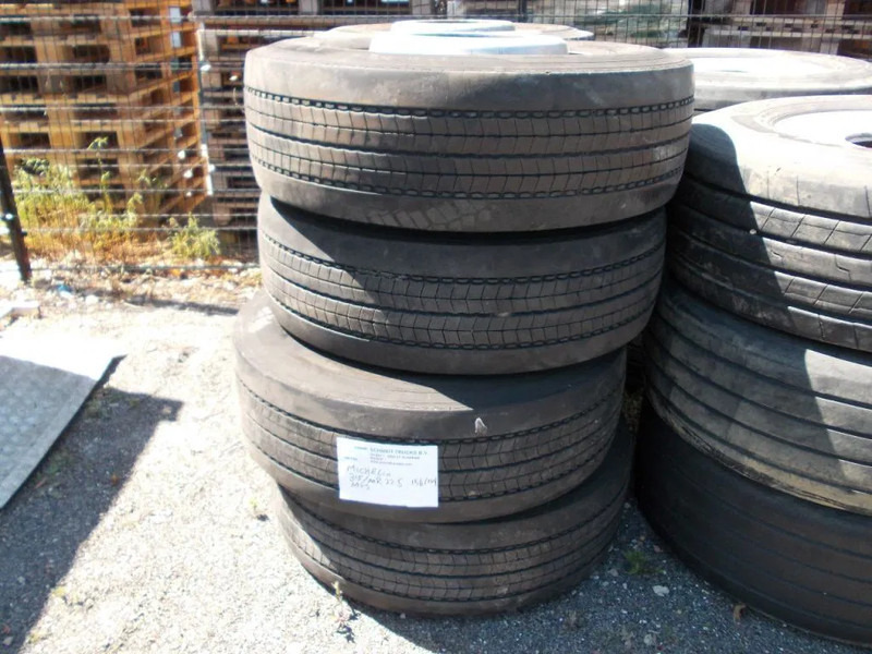 Michelin 315/70 R 22.5 MICHELIN 2 STUKS OP VOORRAAD M+S PROFIEL CA 60% - Gumiabroncs - Teherautó: 4 kép. Michelin 315/70 R 22.5 MICHELIN 2 STUKS OP VOORRAAD M+S PROFIEL CA 60% - Gumiabroncs - Teherautó: 4 kép.