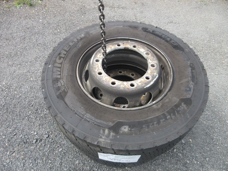 Michelin 315/70R22.5 // 2 X ACHTER BAND MET STAAL WIEL - Gumiabroncs - Teherautó: 4 kép. Michelin 315/70R22.5 // 2 X ACHTER BAND MET STAAL WIEL - Gumiabroncs - Teherautó: 4 kép.