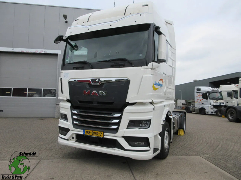 MAN TGX 18.510 - Nyergesvontató: 1 kép. MAN TGX 18.510 - Nyergesvontató: 1 kép.