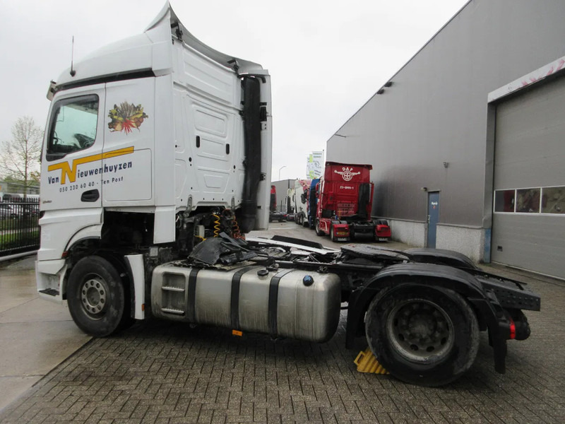 Mercedes-Benz Actros 1848 - Nyergesvontató: 4 kép. Mercedes-Benz Actros 1848 - Nyergesvontató: 4 kép.
