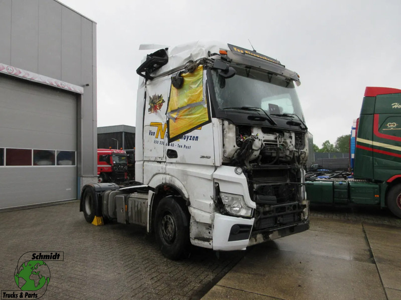 Mercedes-Benz Actros 1848 - Nyergesvontató: 1 kép. Mercedes-Benz Actros 1848 - Nyergesvontató: 1 kép.