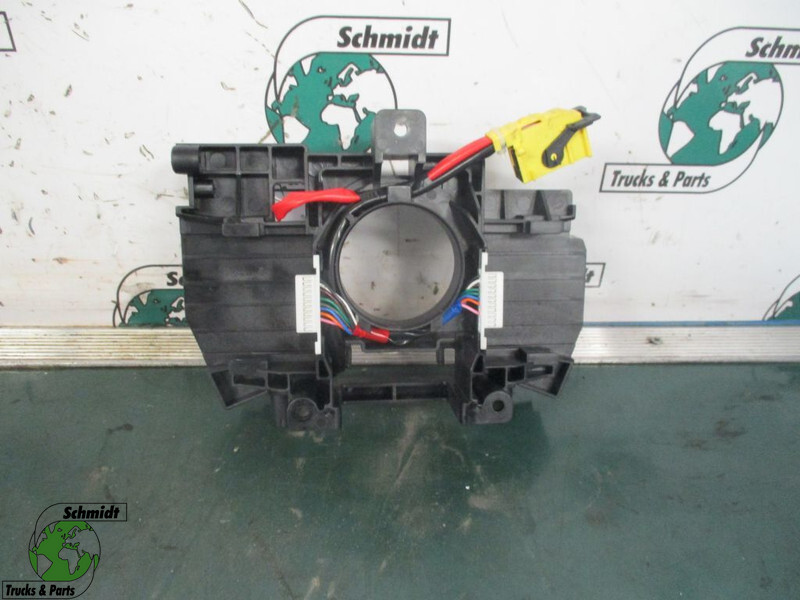 Renault 21708995 stuur lezer T 460 - Kormánymű - Teherautó: 1 kép. Renault 21708995 stuur lezer T 460 - Kormánymű - Teherautó: 1 kép.