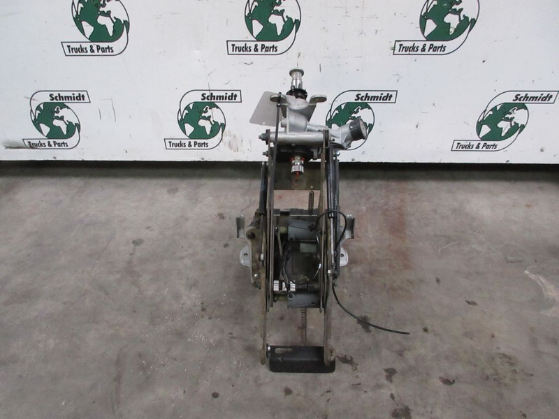 Renault 7482595270 STUURKOLOM RENAULT T 460 EURO 6 - Kormányoszlop - Teherautó: 3 kép. Renault 7482595270 STUURKOLOM RENAULT T 460 EURO 6 - Kormányoszlop - Teherautó: 3 kép.