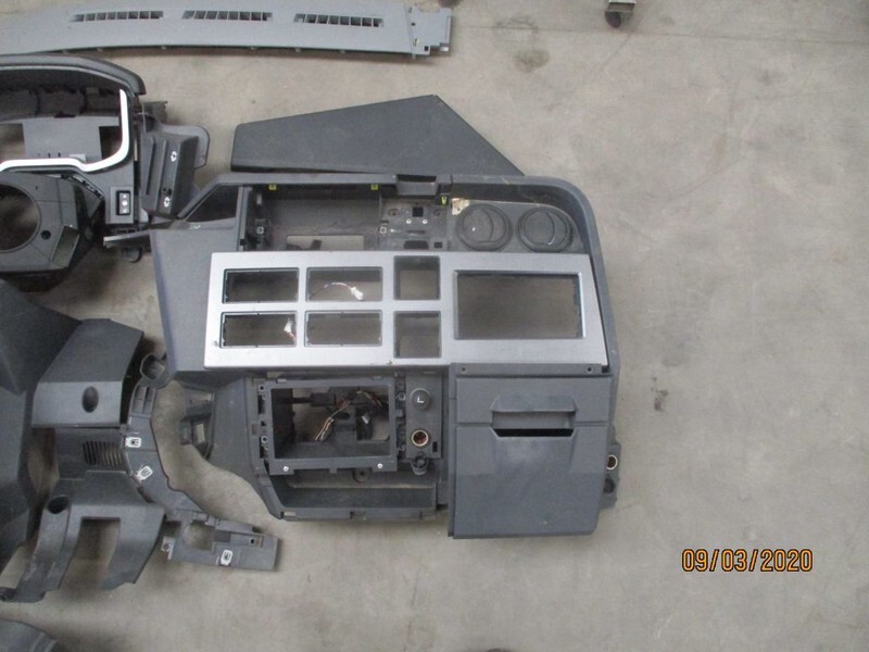 Renault T 460 DASBOARD DELEN - Műszerfal - Teherautó: 2 kép. Renault T 460 DASBOARD DELEN - Műszerfal - Teherautó: 2 kép.