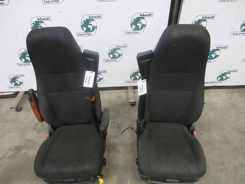 Scania 2421529 // 2421531 STOELEN SET SCANIA P 410 NGS MODEL 2020 - Ülés - Teherautó: 2 kép. Scania 2421529 // 2421531 STOELEN SET SCANIA P 410 NGS MODEL 2020 - Ülés - Teherautó: 2 kép.