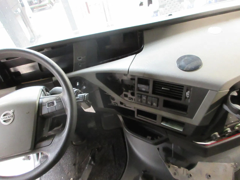 Volvo Dashboard volvo model 2018 euro 6 compleet - Műszerfal - Teherautó: 3 kép. Volvo Dashboard volvo model 2018 euro 6 compleet - Műszerfal - Teherautó: 3 kép.