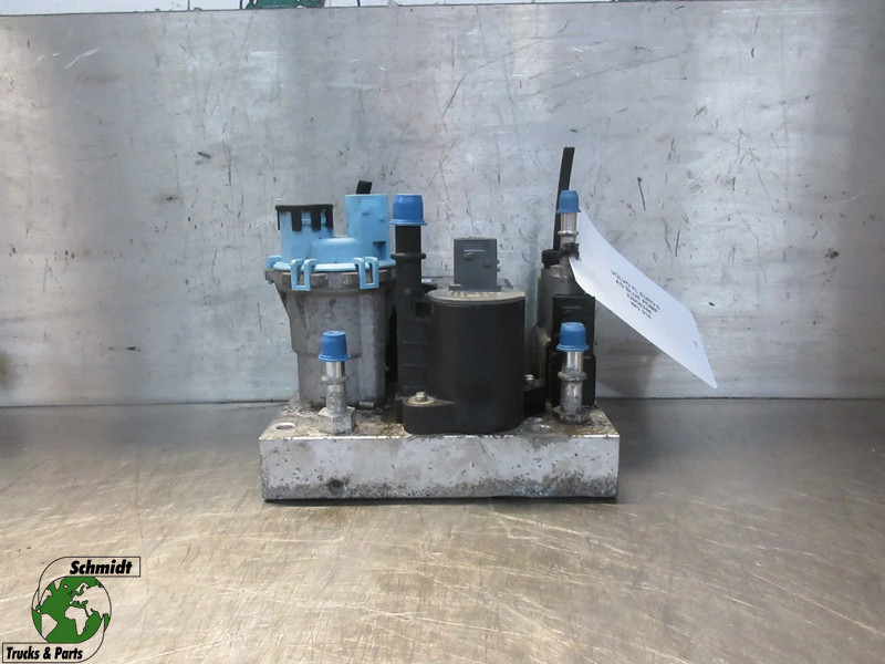 Volvo FL AD BLUE POMP 22608244 EURO 6 - Kipufogórendszer - Teherautó: 1 kép. Volvo FL AD BLUE POMP 22608244 EURO 6 - Kipufogórendszer - Teherautó: 1 kép.