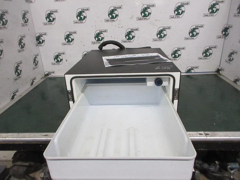 Volvo TB035NN3 INDEL B KOELKAST VOLVO FM 420 EURO 6 MODEL 2018 - Elektromos rendszer - Teherautó: 5 kép. Volvo TB035NN3 INDEL B KOELKAST VOLVO FM 420 EURO 6 MODEL 2018 - Elektromos rendszer - Teherautó: 5 kép.